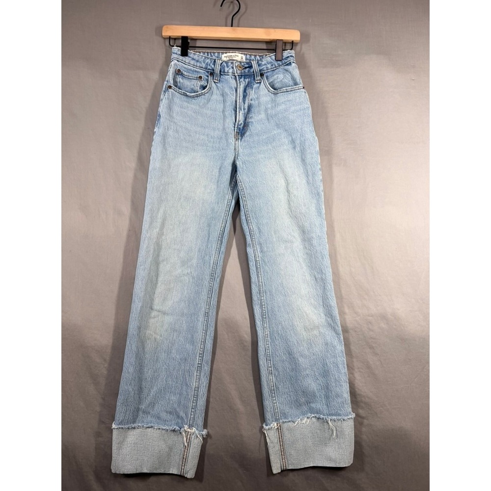 Abercrombie & Fitch 90s Relaxed High Rise Jeans Light Wash 24 00R Raw Cuff